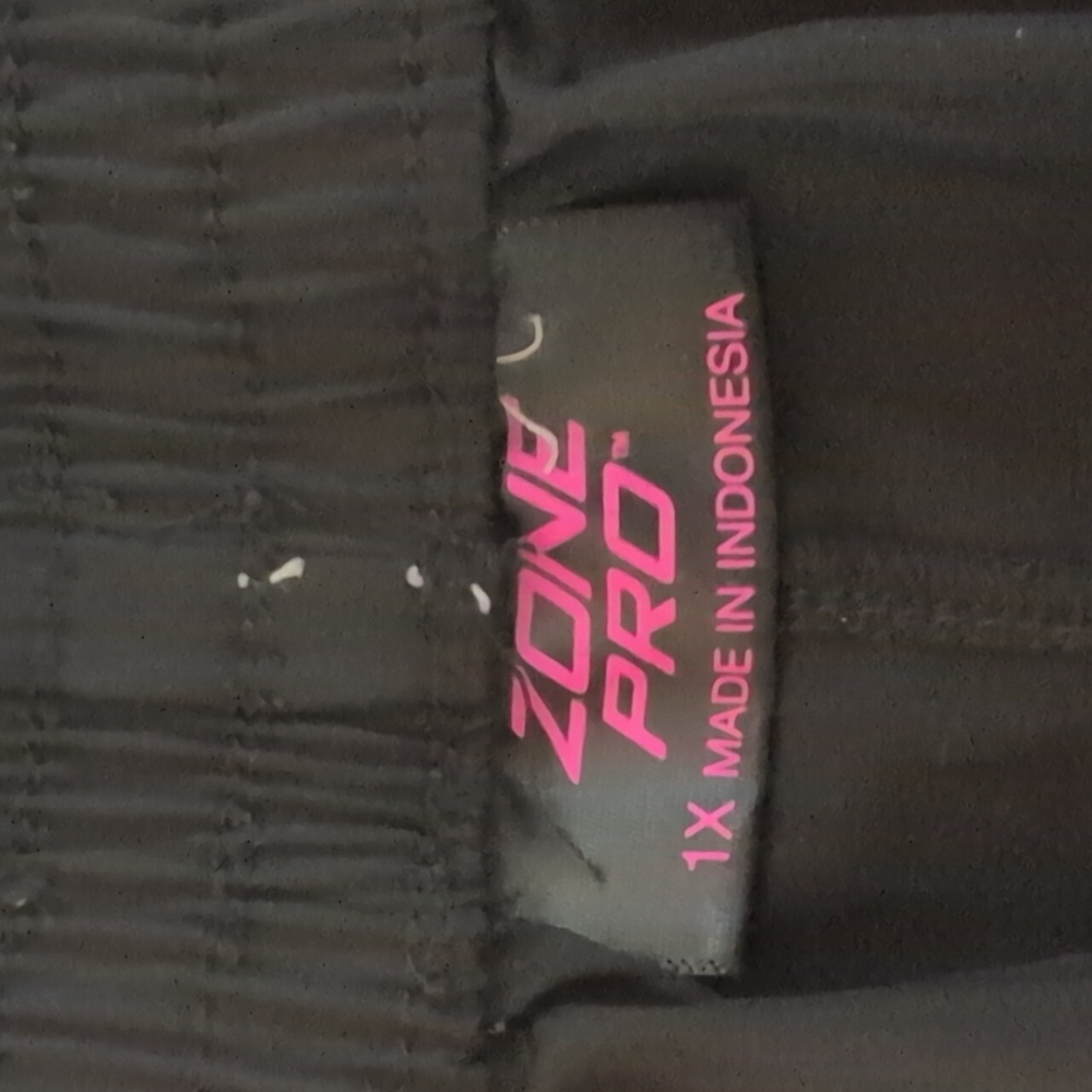 Zone Pro Woman's Black and Pink Athletic Shorts Size 1X - Picture 3 of 7